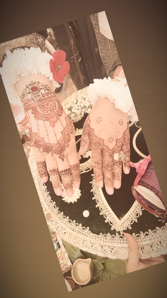 Henna hand design